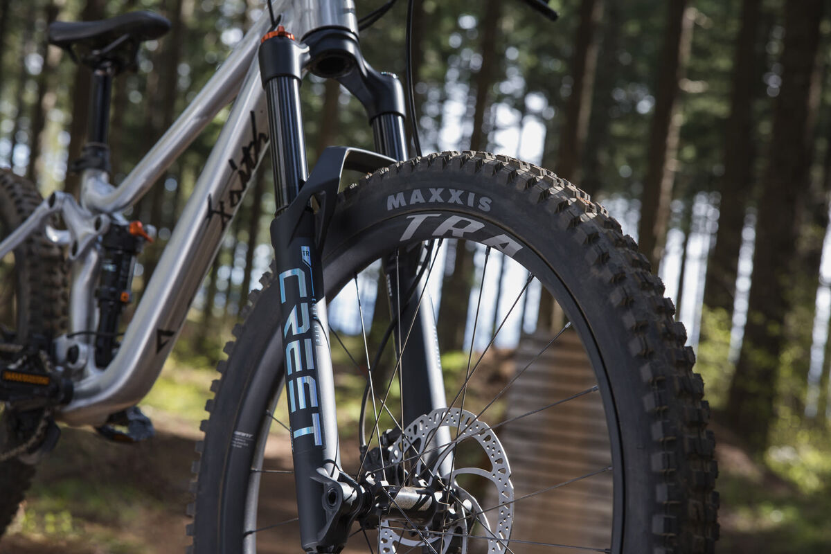GIANT Faith 24 2399.00 Childrens Bikes 24 Wheel 8 to 11 yrs Wallington Cycles